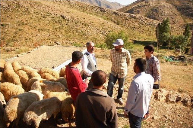 İhsan Akın, Yayladaki Vatandaşları Ziyaret Etti