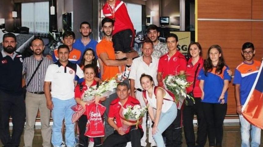 Engelli Y&uuml;z&uuml;c&uuml; Beytullah Eroğlu&rsquo;ndan Tarihi Başarı