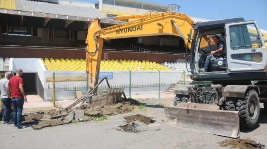 Alsancak Stadı'nda Yıkım Başladı
