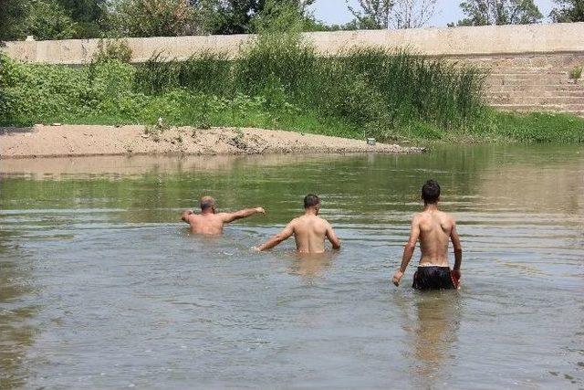 Serinlemek İçin Nehre Giren Yaşlı Adam Boğuldu