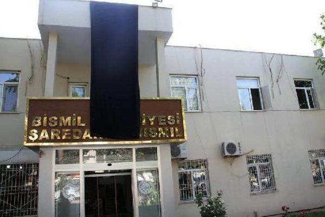 Turkey Mourns: Black Flags Hanged On Provincial Buildings And Shops After Suruc Attack