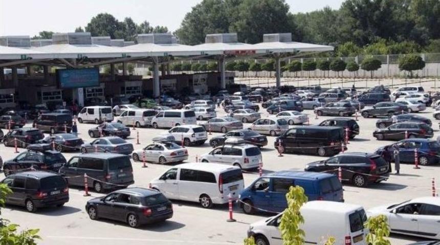 Kapıkule&rsquo;de Bayramın 3&rsquo;&uuml;nc&uuml; G&uuml;n&uuml; 3 Rekor Birden Kırıldı