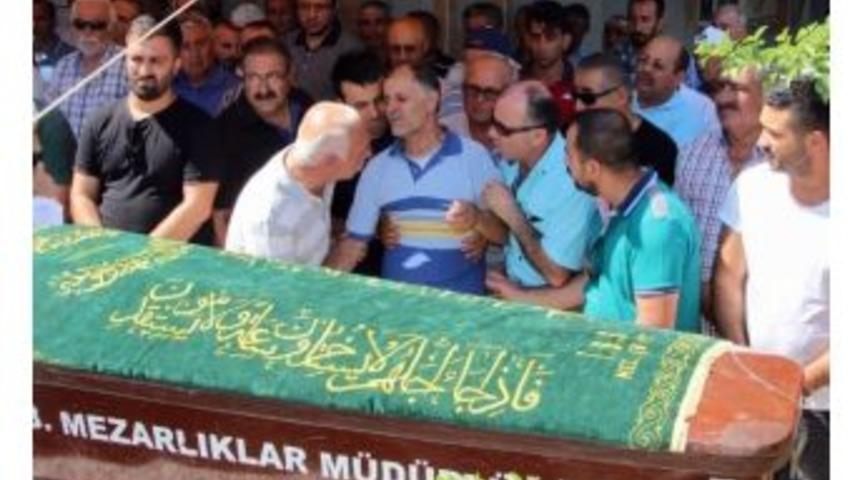 Aliağa&rsquo;da İntihar Ettiği Sanılan Gen&ccedil; Toprağa Verildi