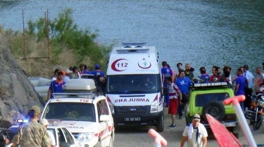 Paraş&uuml;t&uuml; A&ccedil;ılmayan Sporcu Nehre D&uuml;şerek &Ouml;ld&uuml;