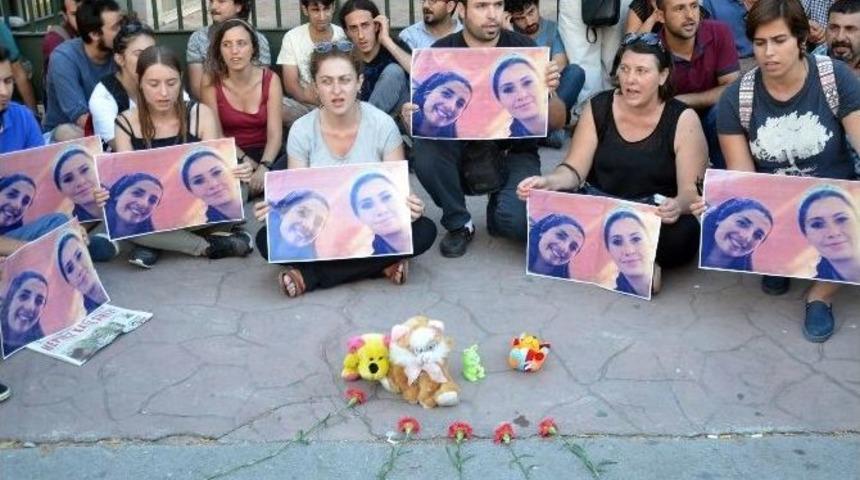 Ko&uuml; &Ouml;ğrencileri, Suru&ccedil;&rsquo;taki Patlamada Hayatını Kaybedenleri Andılar