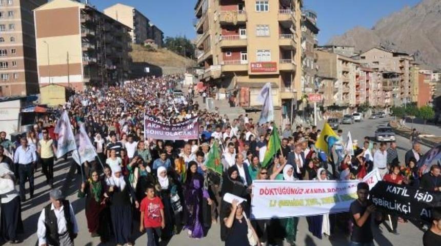 Hakkari'de Siyah Bezli Protesto (2)