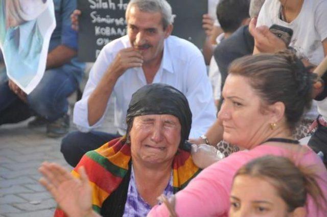 Hakkari'de Siyah Bezli Protesto (2)