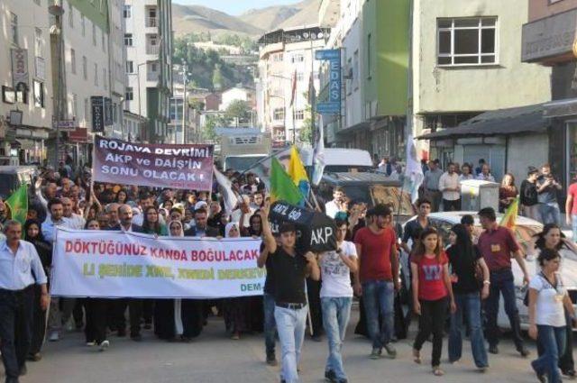 Hakkari'de Siyah Bezli Protesto (2)