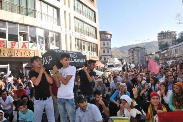 Hakkari'de Siyah Bezli Protesto (2)