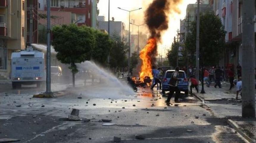 Yol Kapatan Grup Polis M&uuml;dahalesiyle Dağıtıldı