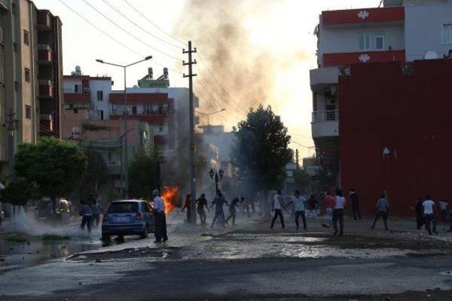 Yol Kapatan Grup Polis Müdahalesiyle Dağıtıldı