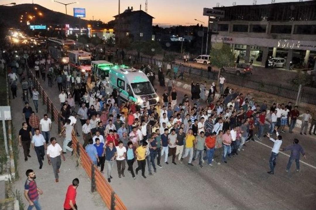 Suru&ccedil;&rsquo;taki Patlamada Hayatını Kaybeden Muşlu Gen&ccedil;ler Toprağa Verildi
