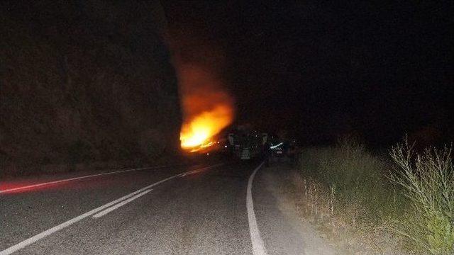 (özel Haber) Pkk, Kağızman’da Yol Kesip 11 Aracı Yaktı