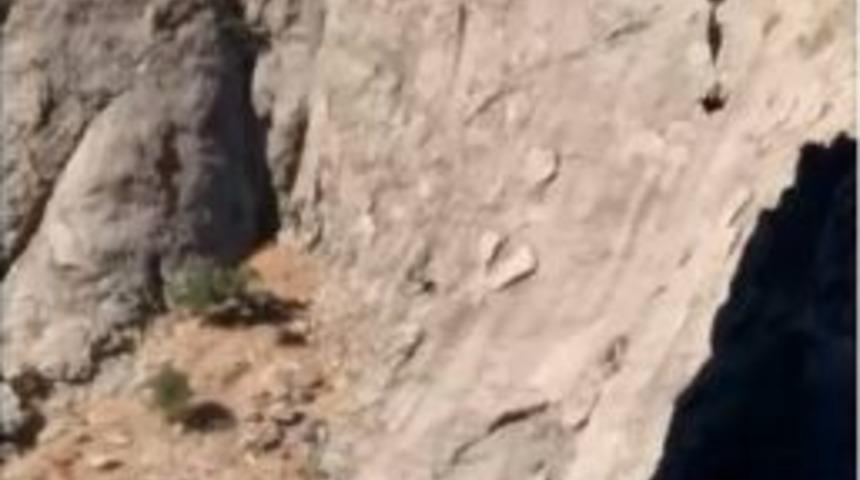 Paraş&uuml;t&uuml; A&ccedil;ılmayan Sporcunun D&uuml;ş&uuml;ş Anı Amat&ouml;r Kamerada