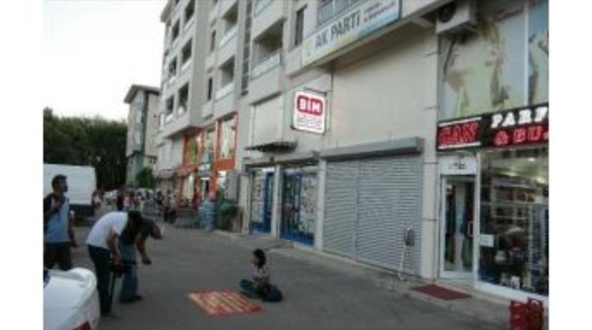 Suru&ccedil; Massacre: Female High School Student Stages A Sit-In Single-Handed In Eastern Province