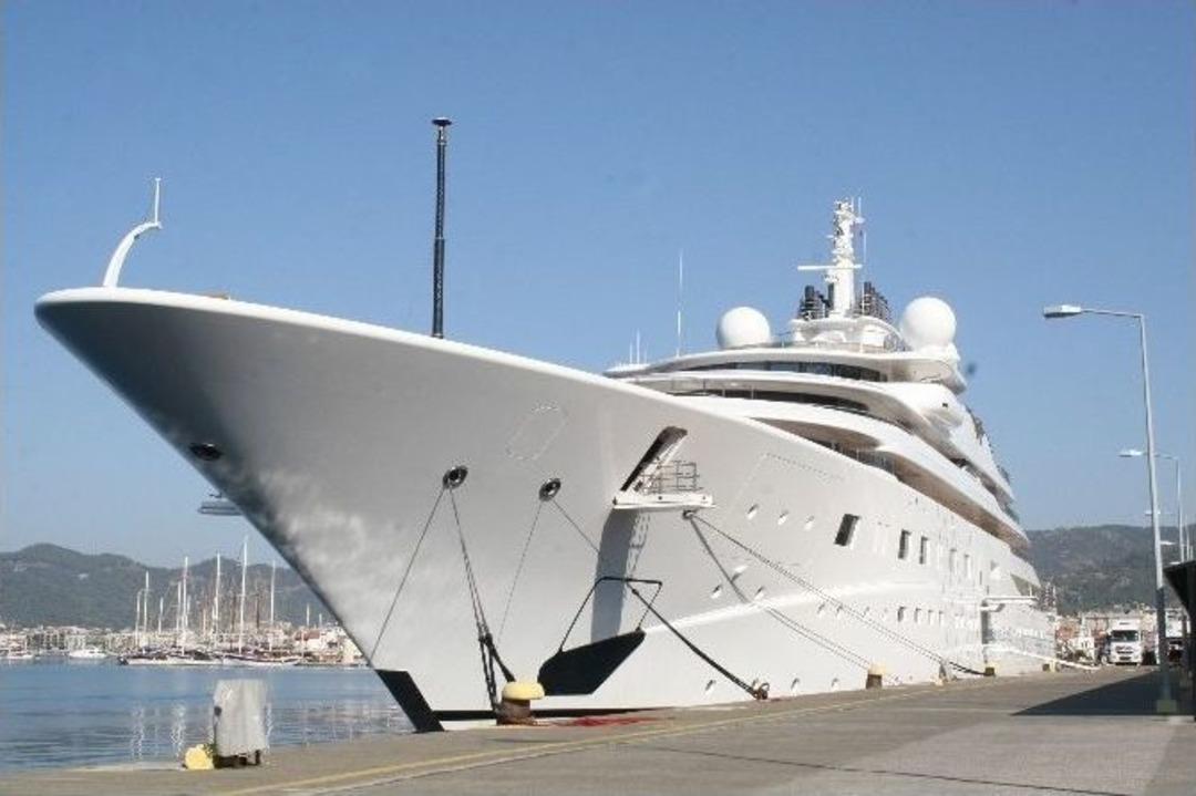 L&uuml;ks Yat İ&ccedil;in 1 Gemi Ve 11 Tır Dolusu Yakıt Getirildi