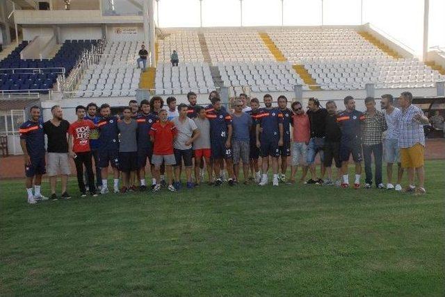 Fethiyespor İç Transferde 11 Futbolcuya İmza Attırdı