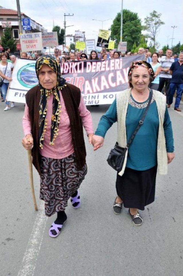 Fındıklı’Da Çed Toplantısı Protesto Edildi; 'bizden Bir Kaşık Su Alamazlar'