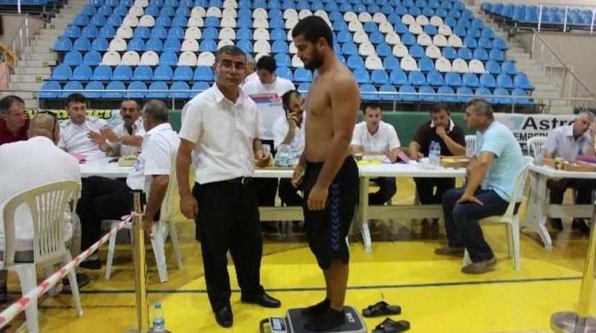 Kırkpınar Yağlı G&uuml;reşleri &Ouml;ncesi Pehlivanların Kayıtları Başladı