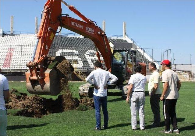 Manisa 19 Mayıs Stadının Zemini Yenileniyor 1