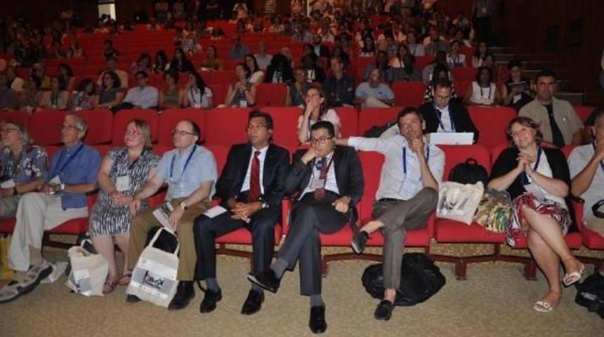 D&uuml;nya Hukuk&ccedil;uları Eskişehir'de Buluştu