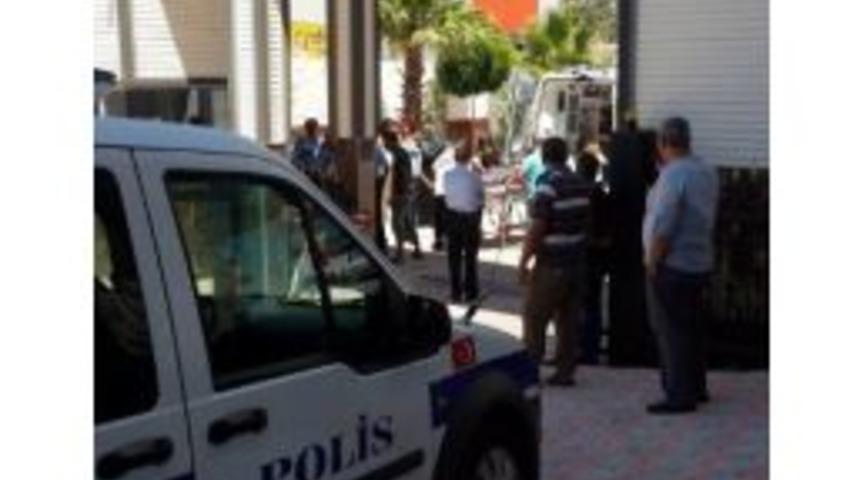 Antalya&rsquo;da Bir Kadın Tartıştığı Şahıs Tarafından Vuruldu