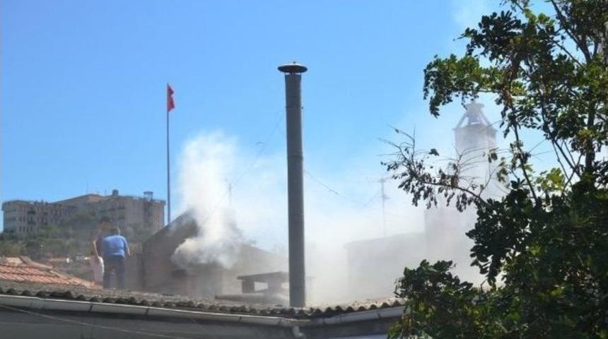 Ayvalık&rsquo;ta Baca Yangını Korkuttu