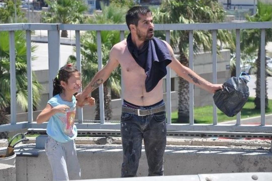 Kızının &Uuml;zerine Benzin D&ouml;k&uuml;p Sesini Duyurmaya &Ccedil;alıştı