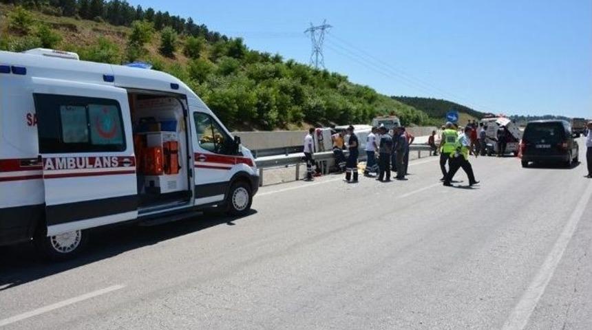 &Ccedil;ankırı&rsquo;da Kaza: 2 &Ouml;l&uuml;, 3 Yaralı