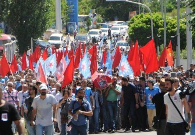 Suruç'taki Patlamada Ölen Oğlu Çağdaş'ın Cenazesine Katılan Yaralı Baba: İlk Giden Ben Olmalıydım, Gidişini Kıskanıyorum