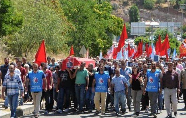 Suruç'taki Patlamada Ölen Oğlu Çağdaş'ın Cenazesine Katılan Yaralı Baba: İlk Giden Ben Olmalıydım, Gidişini Kıskanıyorum