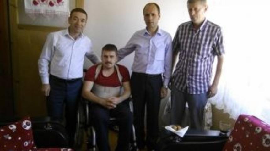 Boz&uuml;y&uuml;k Ak Parti Teşkilatı &Uuml;yeleri Gazi Askeri Ziyaret Etti