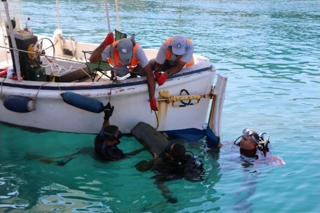 Antalya Yat Limanı&rsquo;nda Deniz Temizliği