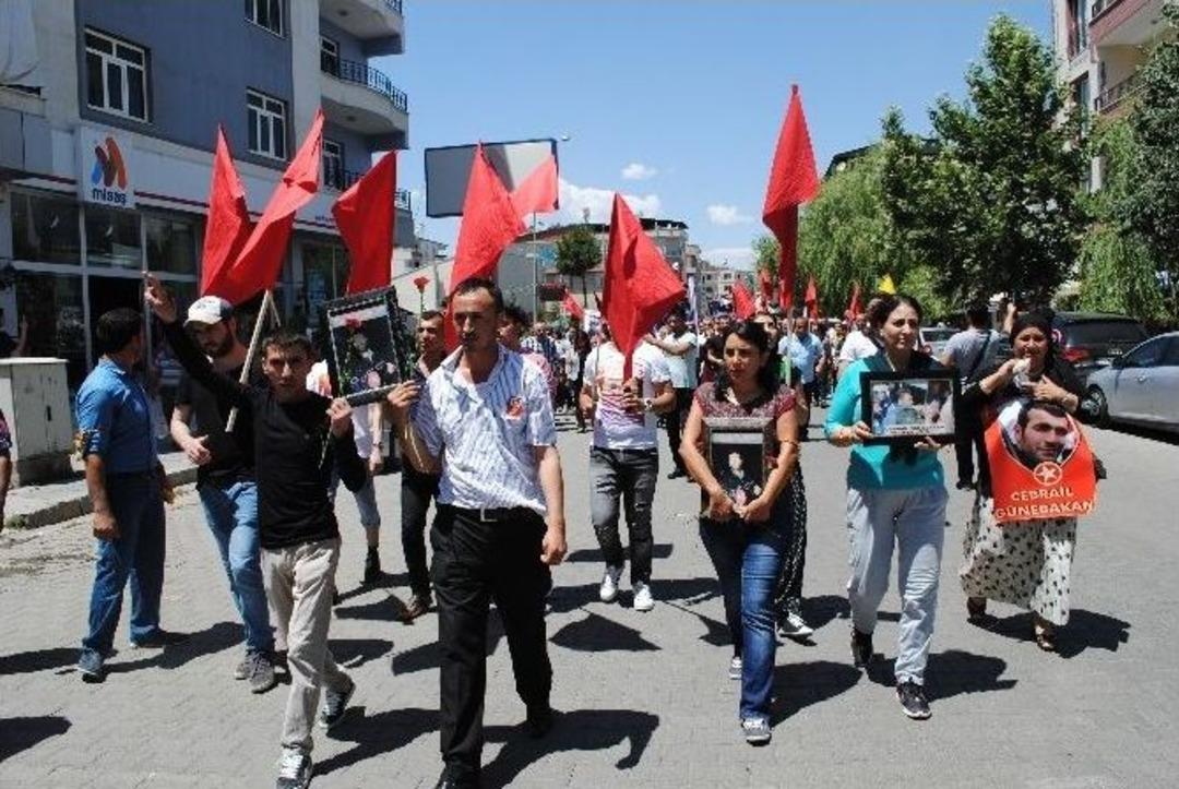 Fotoğrafı Simge Olan G&uuml;nebakan Toprağa Verildi