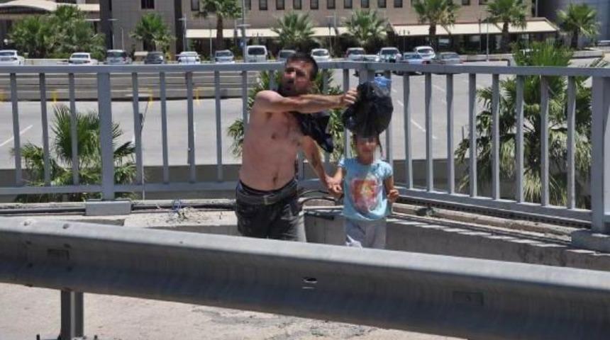 Sesini Duyurmak I&ccedil;in Kızını Ateşe Vermek Istedi