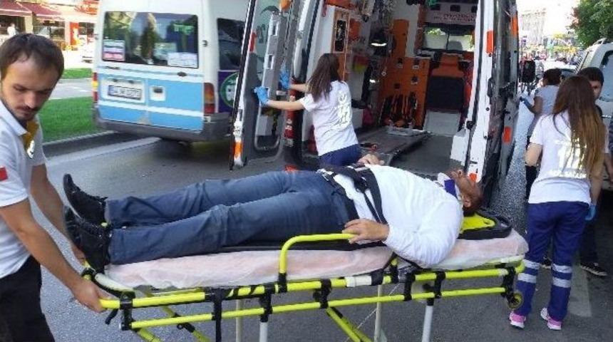 Motosikletin &Ccedil;arptığı Yaya Hastanelik Oldu