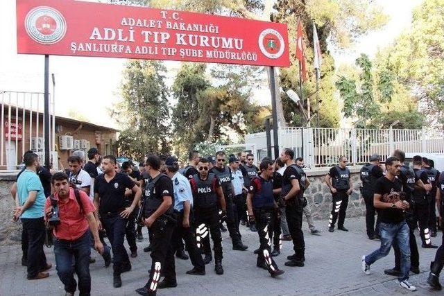 Şehit 2 Polisin Cenazesi Şanlıurfa Adli Tıp Kurumuna Getirildi