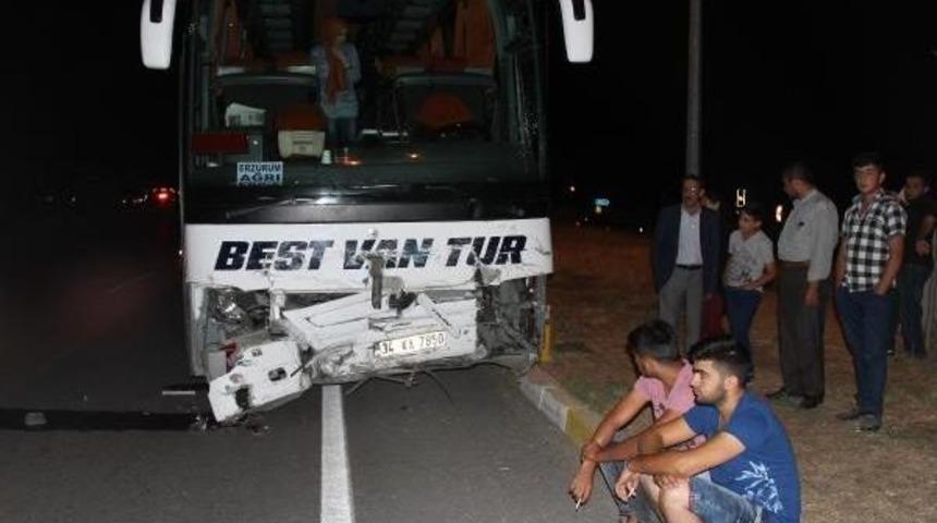 Kına Gecesi D&ouml;n&uuml;ş&uuml; Kaza: 3 &Ouml;l&uuml;, 4 Yaralı