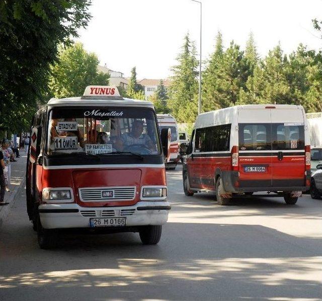 Minibüs Şoförlerinden Sıcak Havaya Karşı Tebessüm Ettiren ‘açs’ Çözümü