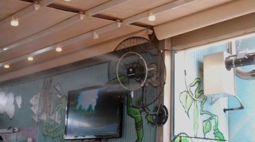 Kafe İşletmecileri Aşırı Sıcaklardan Kavrulan M&uuml;şteriler İ&ccedil;in Soğutma &Ccedil;alışması Başlattı