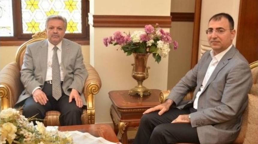 İzmir Valisi Mustafa Toprak, Vali Kahraman&rsquo;ı Ziyaret Etti