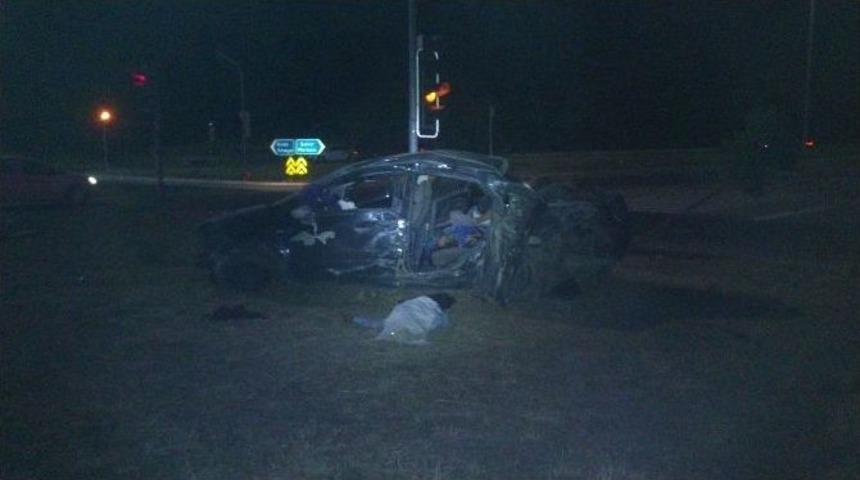 Erzincan&rsquo;da Feci Kaza: 3 &Ouml;l&uuml;, 4 Yaralı