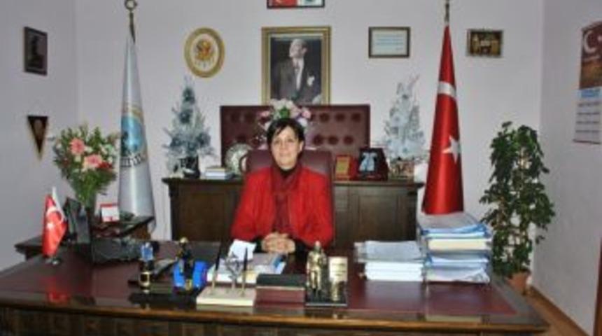 Zerrin G&uuml;neş Kızılay Haftasını Kutladı