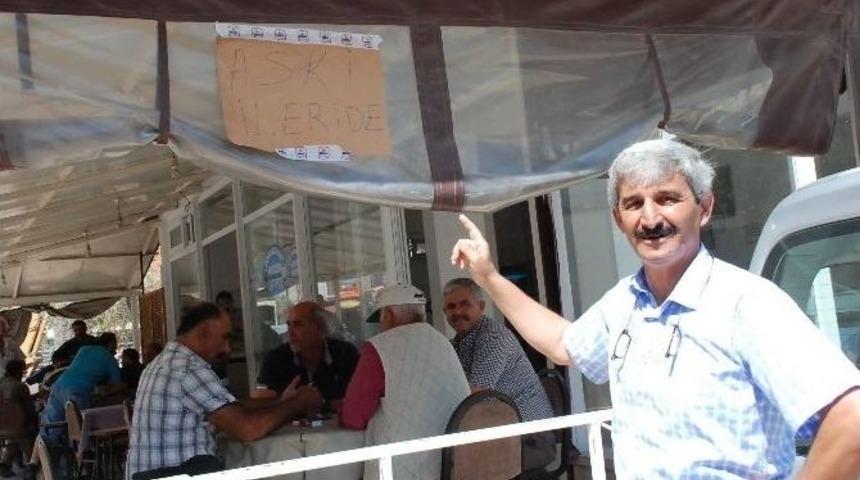 Aski&rsquo;nin Yer Tabelası Olmayınca &Ccedil;areyi Kahveci Buldu