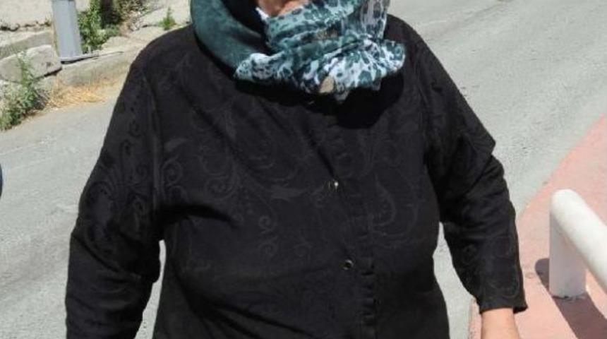 Hastaneye Giden Yaşlı Kadın Yolda Kapka&ccedil;cı Saldırısına Uğradı