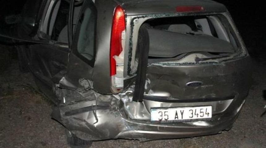 Otomobil, Park Halindeki Otomobile &Ccedil;arptı: 2 Yaralı