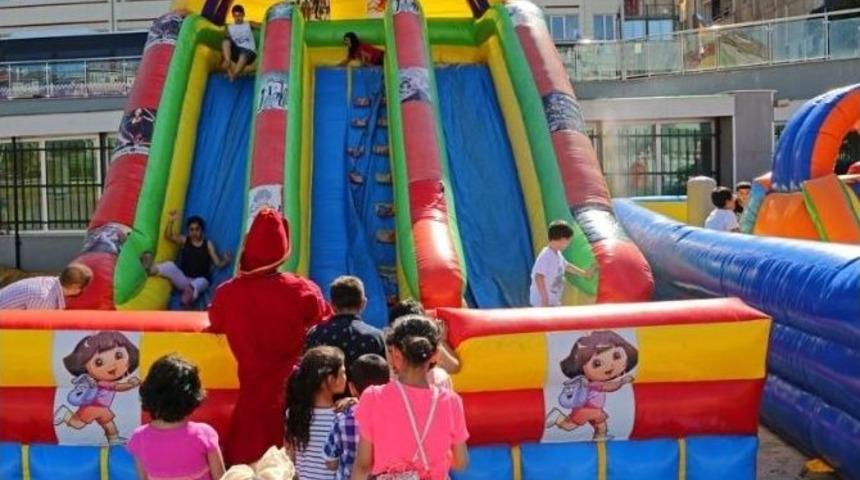 G&uuml;ng&ouml;renli &Ccedil;ocuklar Yazın Keyfini Aquapark İle &Ccedil;ıkarıyor