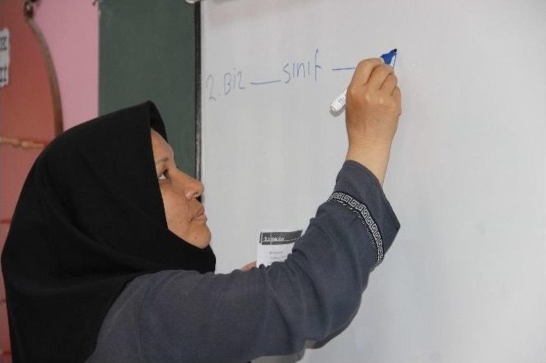 M&uuml;ltecilerin T&uuml;rk&ccedil;e Azmi