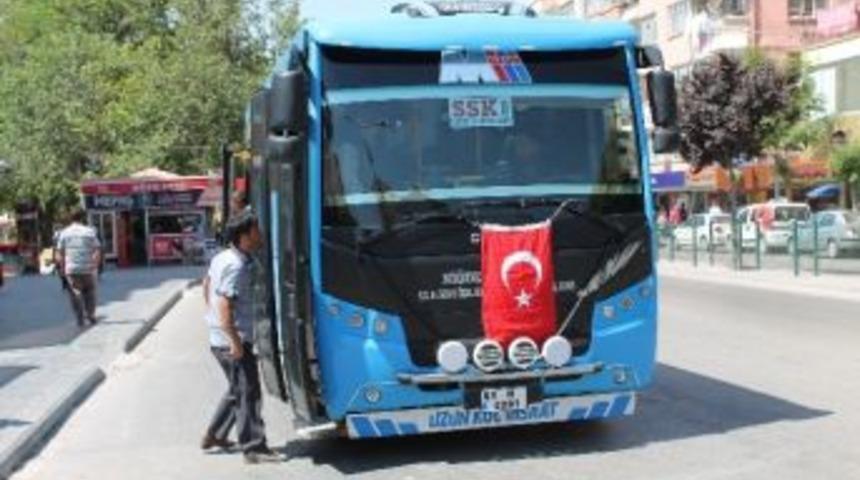 Niğde&rsquo;de &Ouml;zel Halk Otob&uuml;s&uuml; Şof&ouml;rleri Şehitlerini Unutmadı