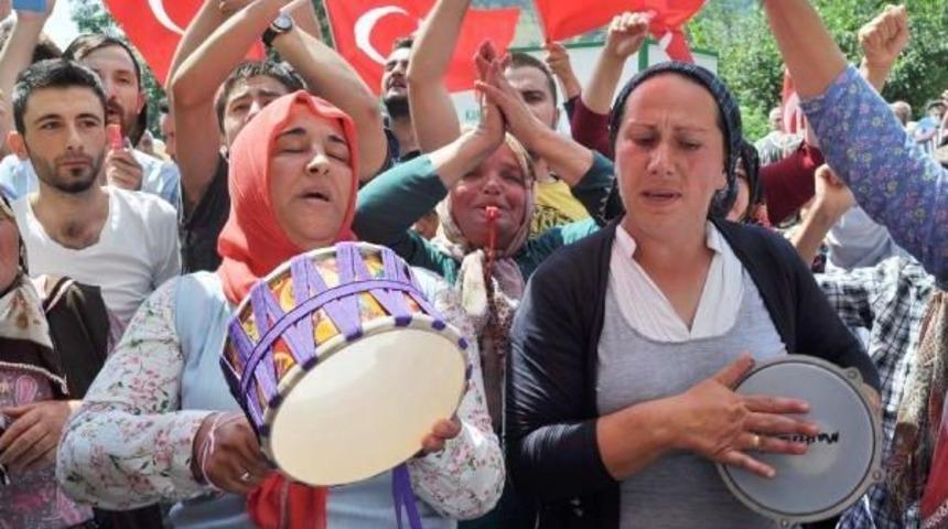 K&ouml;yl&uuml;ler, Kandıra'nın 18 K&ouml;y&uuml;n&uuml; Su Altında Bırakacak Barajın &Ccedil;ed Toplantısını Yaptırmadı